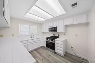 24784 Half Dome Ct, Murrieta, CA 92562 - Photo 10