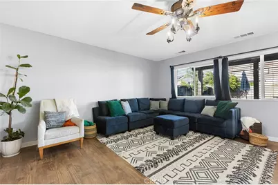 33956 Petunia, Murrieta, CA 92563 - Photo 2