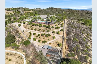 35751 Avenida La Cresta, Murrieta, CA 92562 - Photo 14