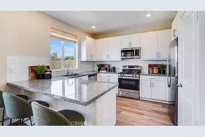 17883 McKenzie Court, Hesperia, CA 92345 - Photo 2