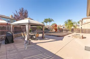 32735 Newham Ct, Winchester, CA 92596 - Photo 2