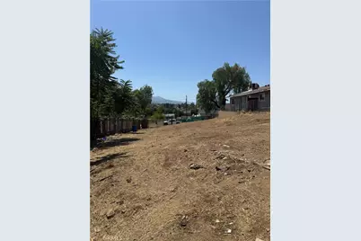 414 Ellis St, Lake Elsinore, CA 92530 - Photo 2