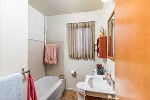 949 W Rosewood Ct, Ontario, CA 91762 - Photo 18