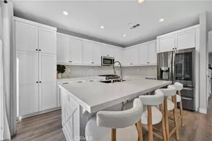 30592 Red Fox Ct, Murrieta, CA 92563 - Photo 2