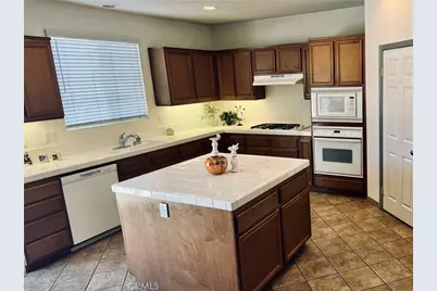 41005 Crimson Pillar Lane, Lake Elsinore, CA 92532 - Photo 6