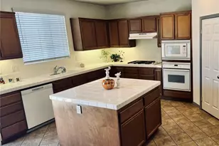 41005 Crimson Pillar Ln, Lake Elsinore, CA 92532 - Photo 6
