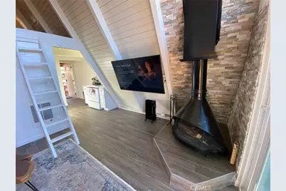 33012 Donner, Running Springs, CA 92308 - Photo 2