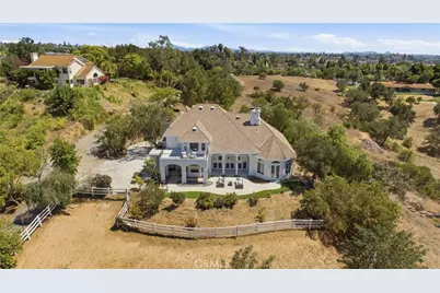 1094 Hillcrest View Lane, Fallbrook, CA 92028 - Photo 2