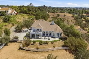 1094 Hillcrest View Ln, Fallbrook, CA 92028 - Photo 2