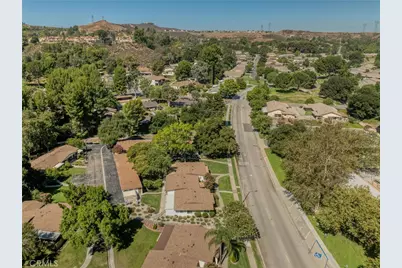 19368 Avenue Of The Oaks, Newhall, CA 91321 - Photo 32