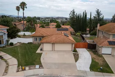 39560 Glenwood Court, Murrieta, CA 92563 - Photo 12