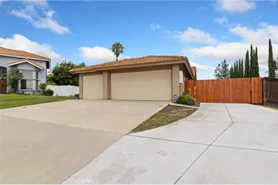 39560 Glenwood Court, Murrieta, CA 92563 - Photo 2