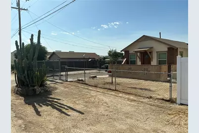 723 W 9th, San Jacinto, CA 92582 - Photo 2