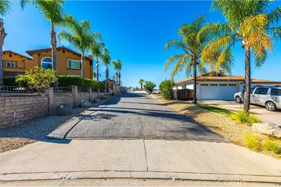 22475 Loch Lomond Drive, Canyon Lake, CA 92587 - Photo 2