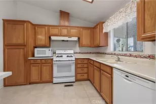 1300 W Menlo Ave, Hemet, CA 92543 - Photo 12