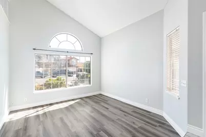 25077 Via Las Lomas, Murrieta, CA 92562 - Photo 10