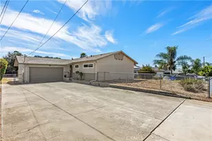 127 Brandenburg Ln, Fallbrook, CA 92028 - Photo 2