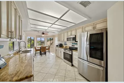 22032 W San Joaquin Drive, Canyon Lake, CA 92587 - Photo 14
