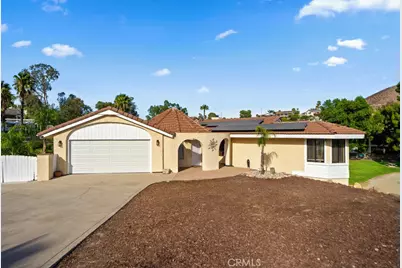 22032 W San Joaquin Drive, Canyon Lake, CA 92587 - Photo 2