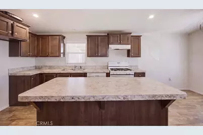 1097 N State St. #26, Hemet, CA 92543 - Photo 4