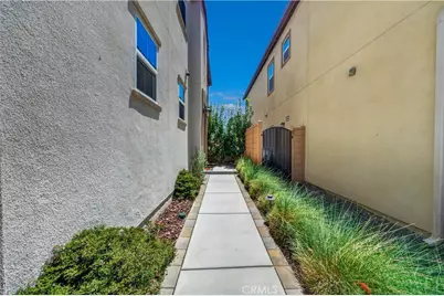 38481 Rosegate Place, Murrieta, CA 92563 - Photo 8