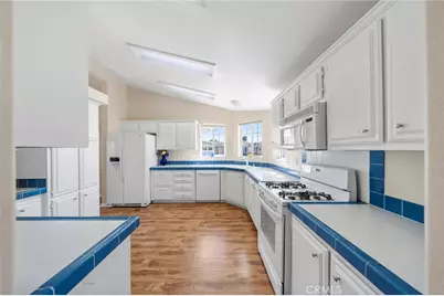 38055 Calle Amigable, Murrieta, CA 92563 - Photo 14