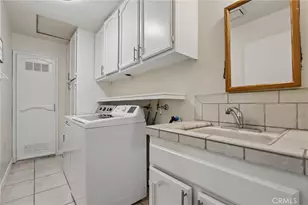 9228 Hawthorne Ave, Riverside, CA 92503 - Photo 32