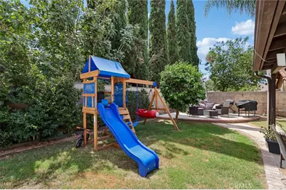 9228 Hawthorne Avenue, Riverside, CA 92503 - Photo 38