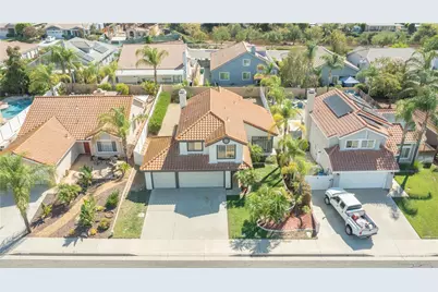 36194 Toulon, Murrieta, CA 92562 - Photo 2
