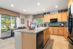37781 Rushing Wind Ct, Murrieta, CA 92563 - Photo 10