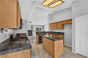 36430 Rotterdam, Winchester, CA 92596 - Photo 40