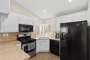 25641 Roylene Dr, Sun City, CA 92586 - Photo 8