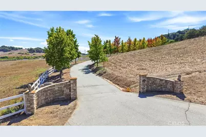 41653 Oak Trail Court, Murrieta, CA 92562 - Photo 4