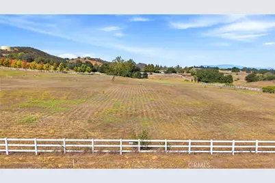8 Oak Trail Court, Murrieta, CA 92562 - Photo 8