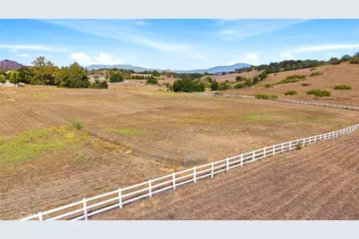 8 Oak Trail Court, Murrieta, CA 92562 - Photo 10
