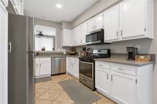 30299 Island Bay Ln, Murrieta, CA 92563 - Photo 10