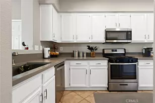 30299 Island Bay Ln, Murrieta, CA 92563 - Photo 8