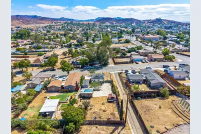 307 N Lowell, Lake Elsinore, CA 92530 - Photo 38