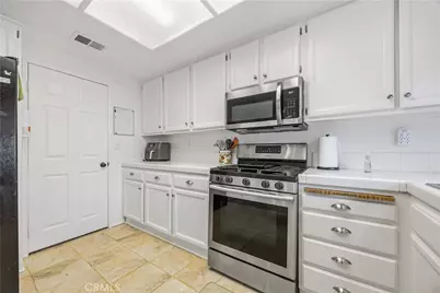 30350 Summerside, Murrieta, CA 92563 - Photo 6