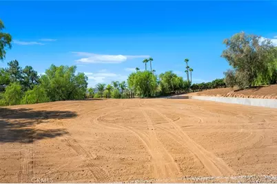 39555 Avenida Bonita, Murrieta, CA 92562 - Photo 68