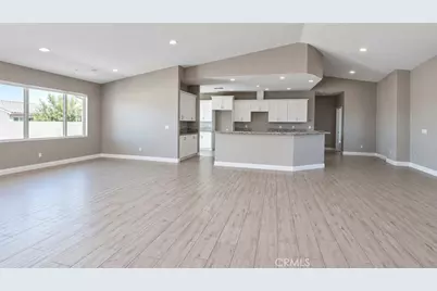 14070 Mission, Oak Hills, CA 92344 - Photo 4