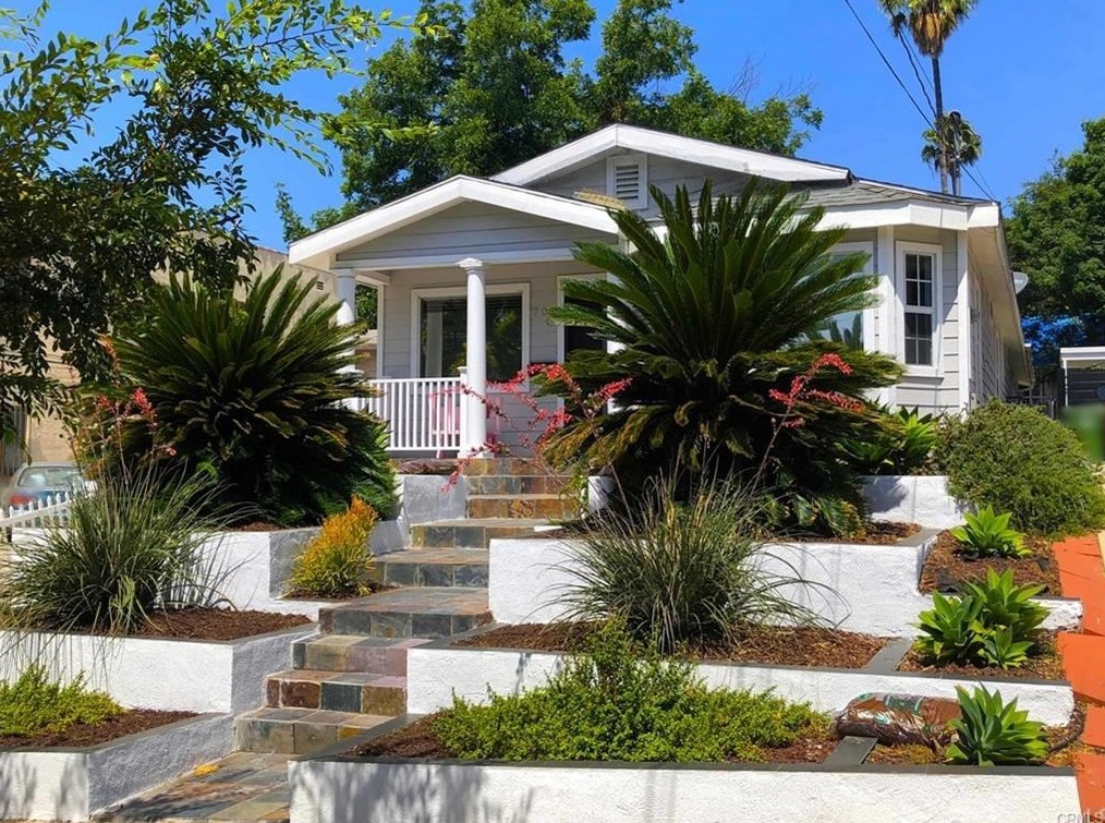 709 Robinson St, Los Angeles, CA 90026-3614