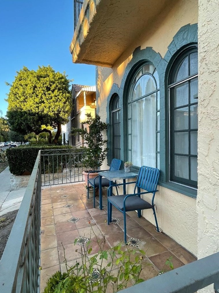 424 Gardner St, Los Angeles CA  90036-5731 exterior