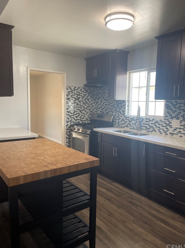1020 Shawnee Dr, Santa Ana, CA 92704-2427