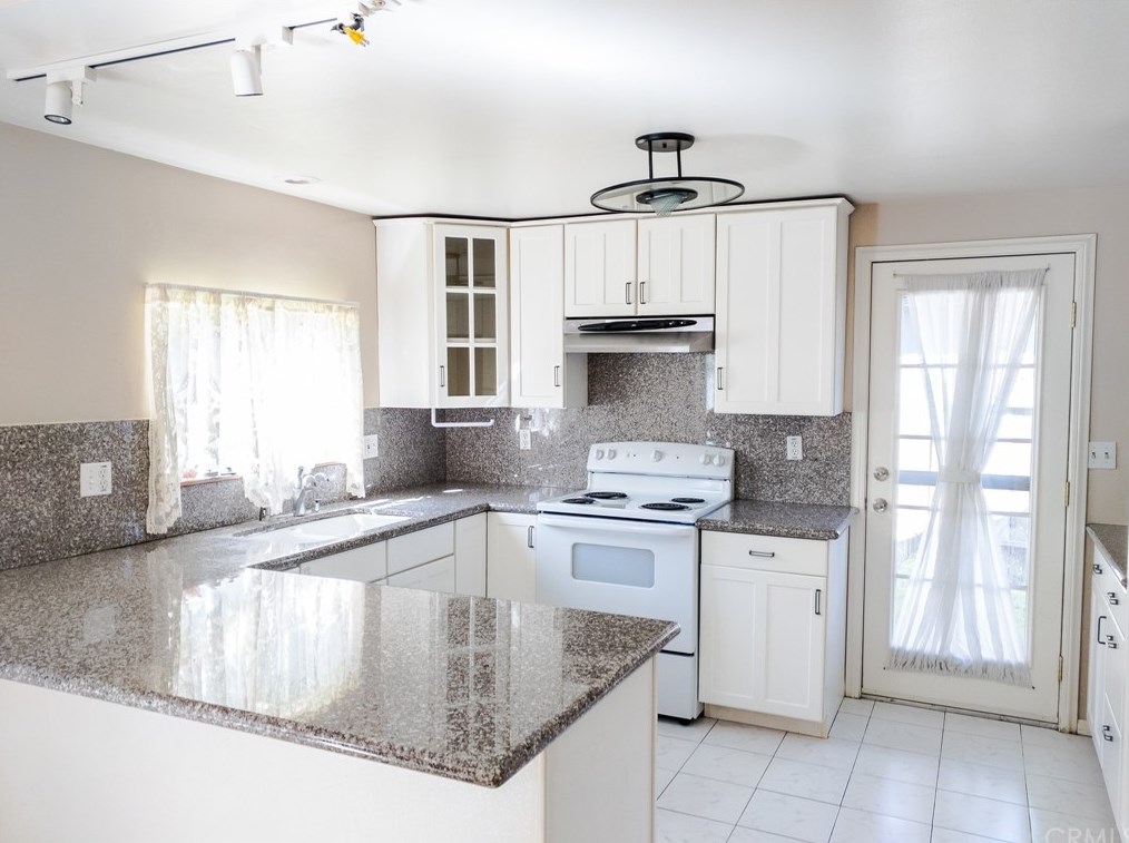 2139 Evergreen Springs Dr, Pomona, CA 91765-3122