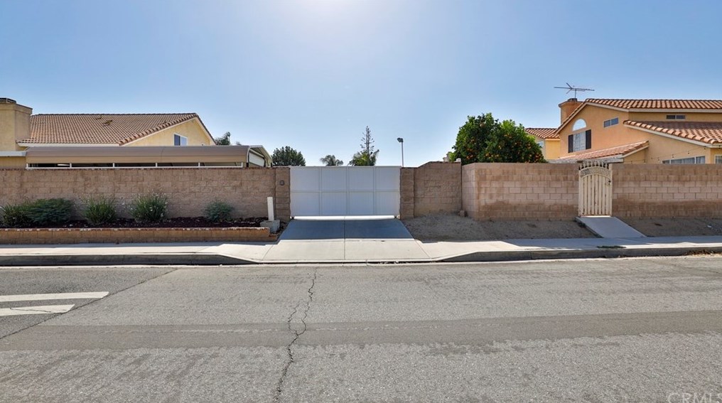 25212 Pebble Creek Way, Moreno Valley CA 92551-2589 exterior