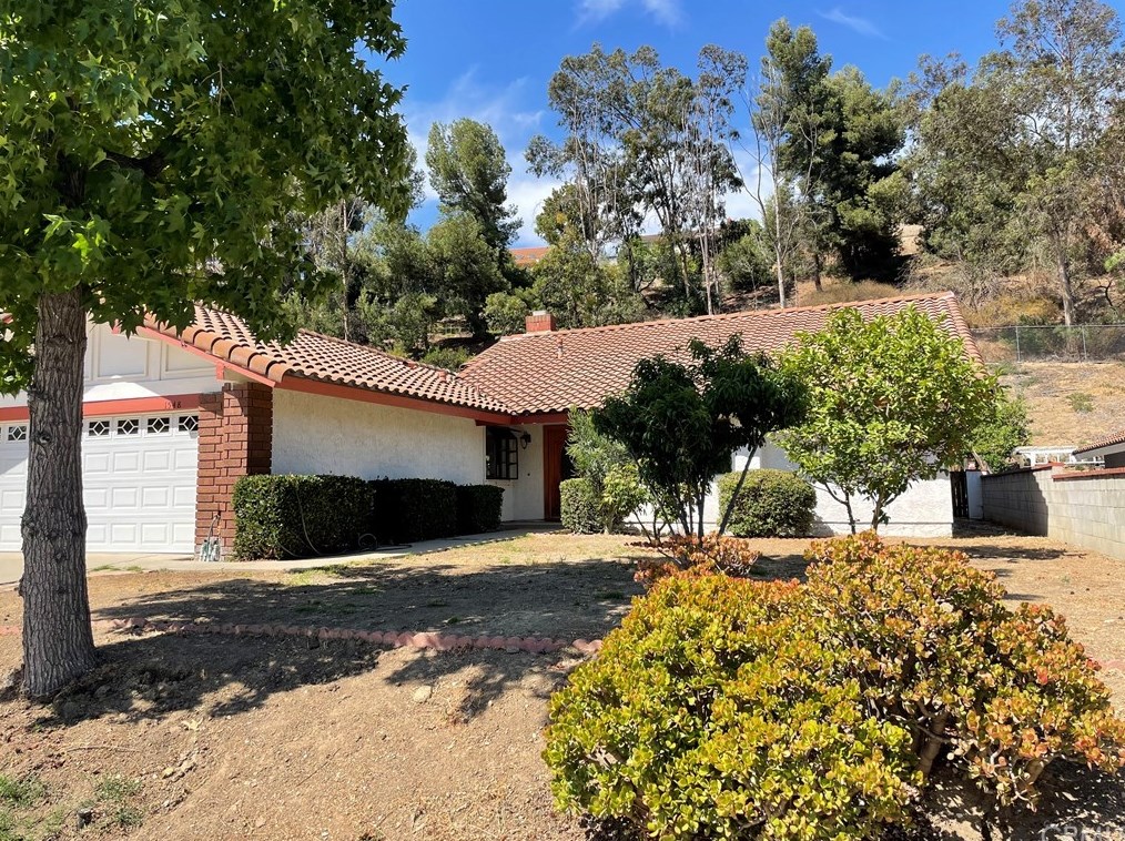 1548 Kiowa Crest Dr, Pomona, CA 91765-3917