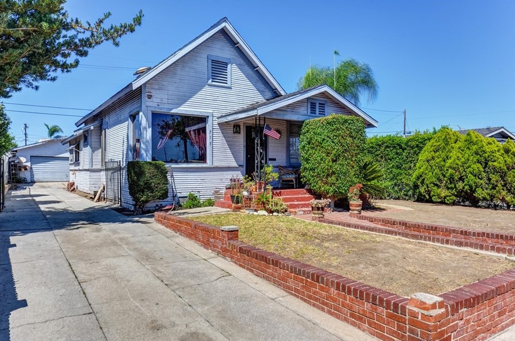 713 W 165th Pl, Gardena, CA 90247