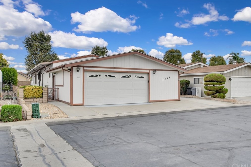1298 Bishop Dr, Hemet, CA 92545-7863