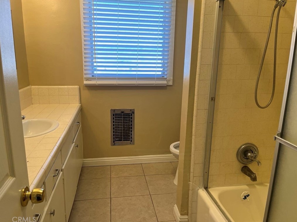 2018 Las Vegas Ave, Pomona CA  91767-2760 exterior